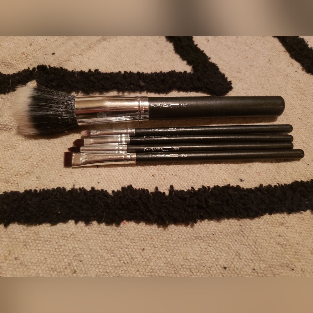 6 mac labeled makeup brushes